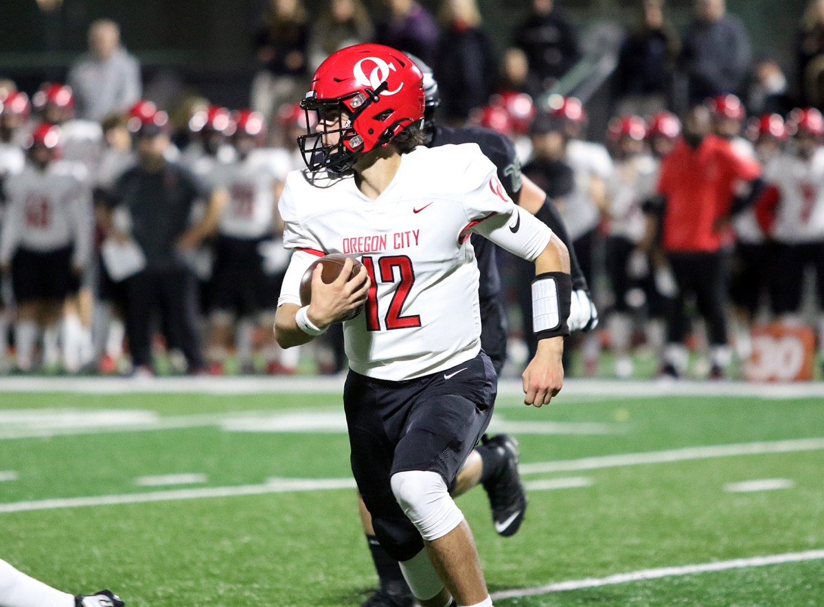 a Oregon City Tigard football Oregon September 29 2023 Dan Brood 40